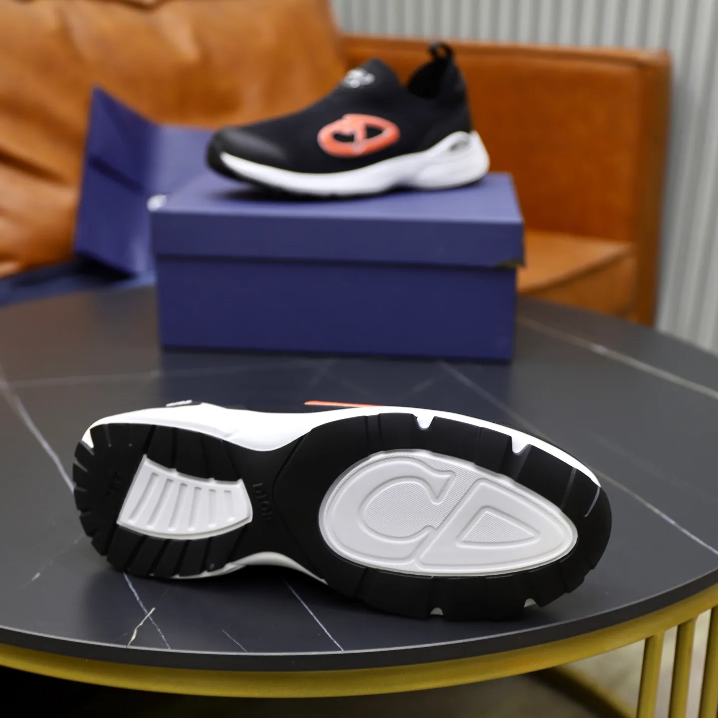 Ex-factory price: 520💰Dior B30’s latest hot model is shipped, the original version is made 1:1 ▪️ Fabric: Original customized fly woven ▪️ Lining: Imported breathable mesh ▪️ Sole: Original molded non-slip outsole ▪️ Size: 38-45 (45 is custom-made and cannot be returned)